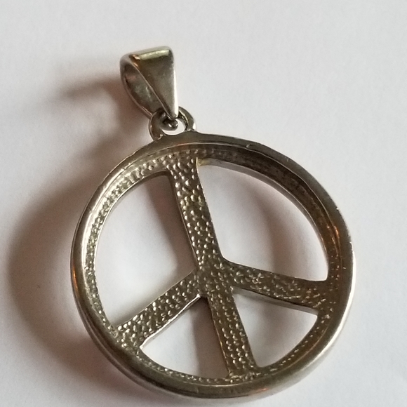 Relisted - Peace sign pendant silver tone metal hippie style - Picture 9 of 12